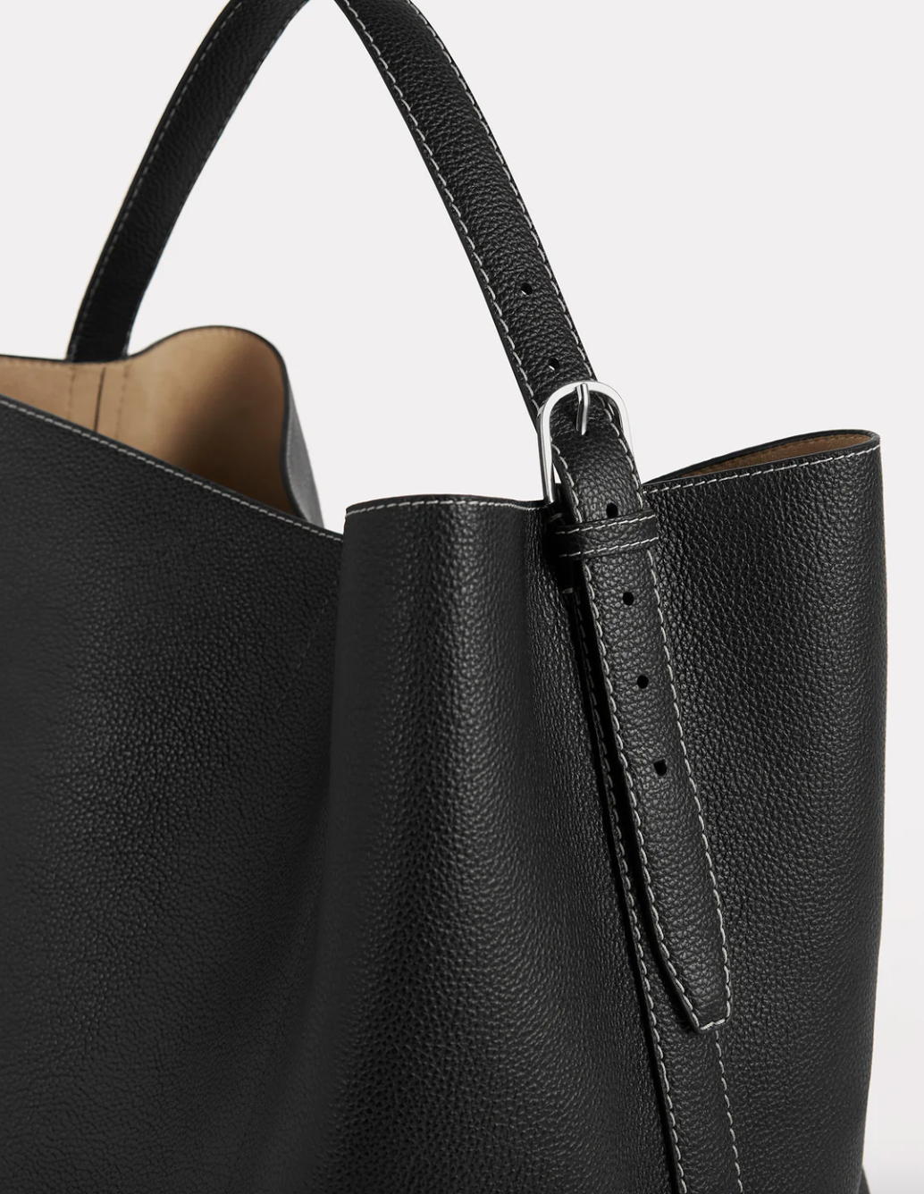 Belted tote black grain